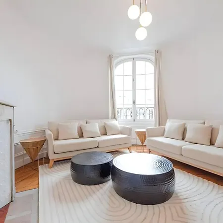 Tbs 327 - Superb With Eiffel Tower View