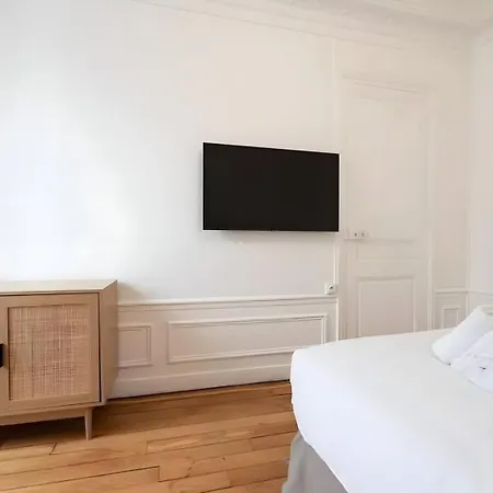 Tbs 327 - Superb With Eiffel Tower View