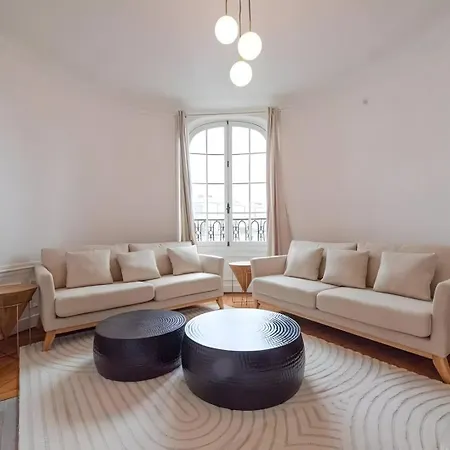 Tbs 327 - Superb With Eiffel Tower View